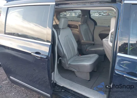 2017 Chrysler Pacifica Touring-L Plus z USA, uszkodzony, nr VIN 2C4RC1EG6HR531439